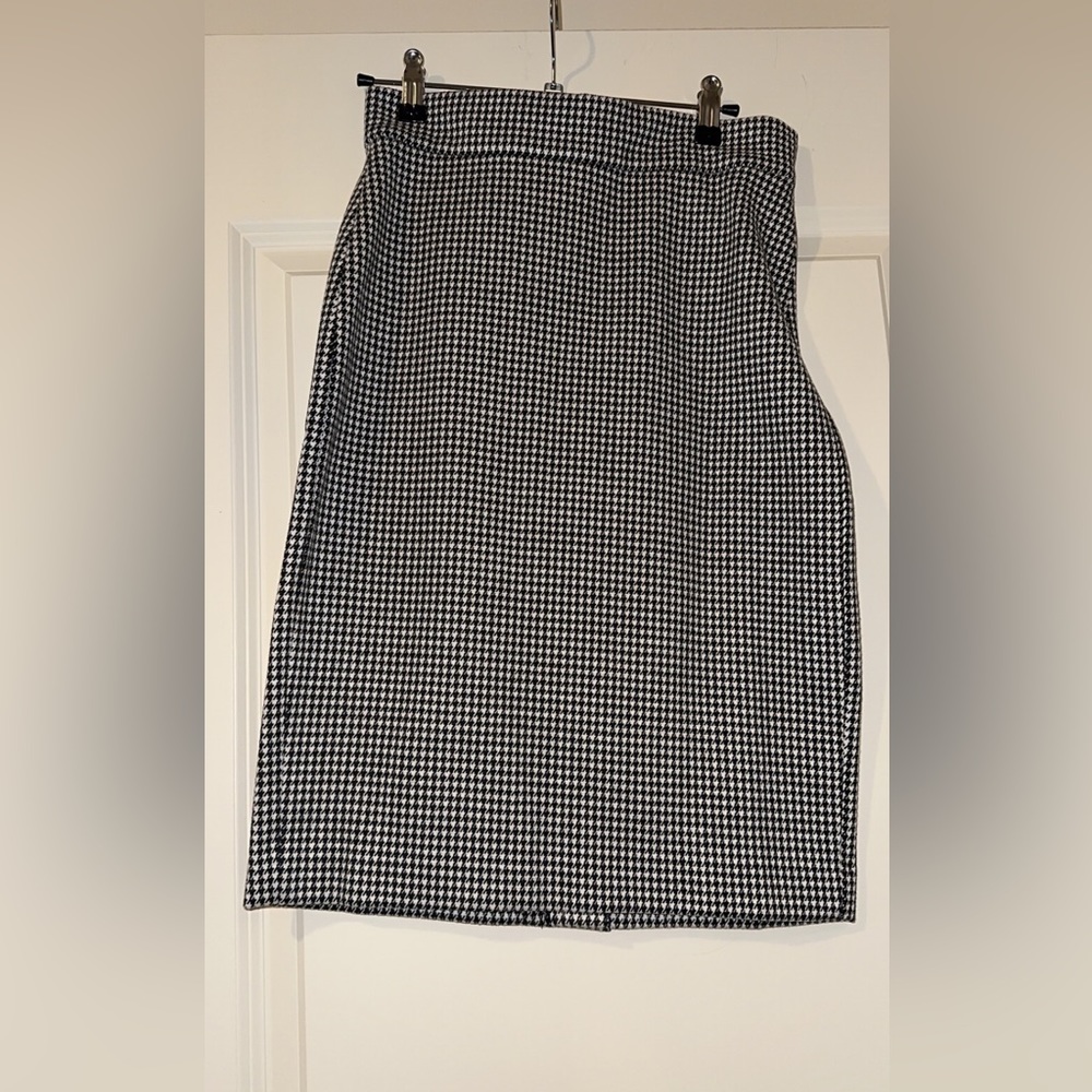 Ann Taylor houndstooth skirt